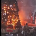 Siria: Sute de creștini protestează la Damasc după incendierea unui brad de Crăciun (Video)