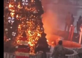 Siria: Sute de creștini protestează la Damasc după incendierea unui brad de Crăciun (Video)