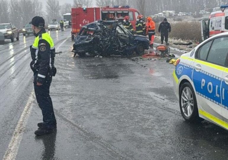 Accident grav în Vrancea: Două persoane au murit și alte trei au fost rănite, după ce o mașină a lovit în plin o ambulanță privată <span style="color:#990000;">UPDATE</span>