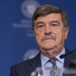 Zeci de ONG-uri cer demisia lui Toni Greblă de la AEP, pentru apropierea nefirească de anturajul lui Călin Georgescu. Soția îi postează chiar clipurile electorale