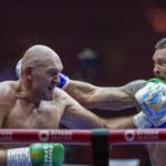 Oleksandr Usyk îl învinge pe Tyson Fury și rămâne campion mondial la categoria grea (Video)