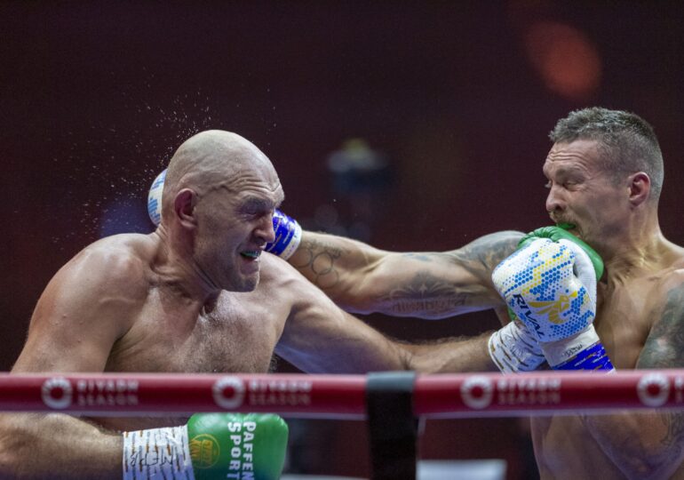 Oleksandr Usyk îl învinge pe Tyson Fury și rămâne campion mondial la categoria grea (Video)