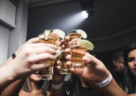 Cum să bei alcool fără să dai de bucluc: 5 sfaturi simple ale unui cercetător