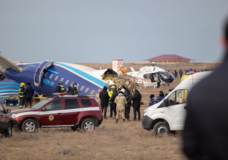 Kremlinul încearcă să îngroape acuzațiile că a doborât avionul prăbușit în Kazahstan