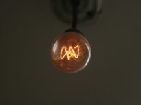 Speriați de scumpiri, românii au învățat să-și schimbe furnizorul de energie electrică: Pe piață există și un tarif de 5 lei/kWh