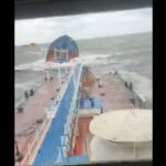 Alertă în Marea Neagră: Scurgeri de petrol, după ce două nave rusești au fost avariate