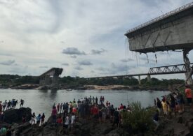 Un pod din Brazilia s-a rupt în două când un consilier filma crăpăturile apărute în structura de rezistență (Video)