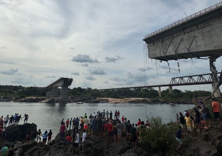 Un pod din Brazilia s-a rupt în două când un consilier filma crăpăturile apărute în structura de rezistență (Video)