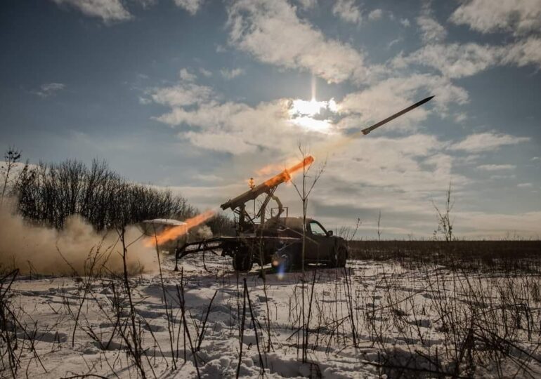 <span style="color:#990000;">Ziua 1030</span> Putin provoacă Occidentul la duel. Rafinărie în flăcări în Rostov (Video). Zelenski admite că teritoriile pierdute nu mai pot fi eliberate