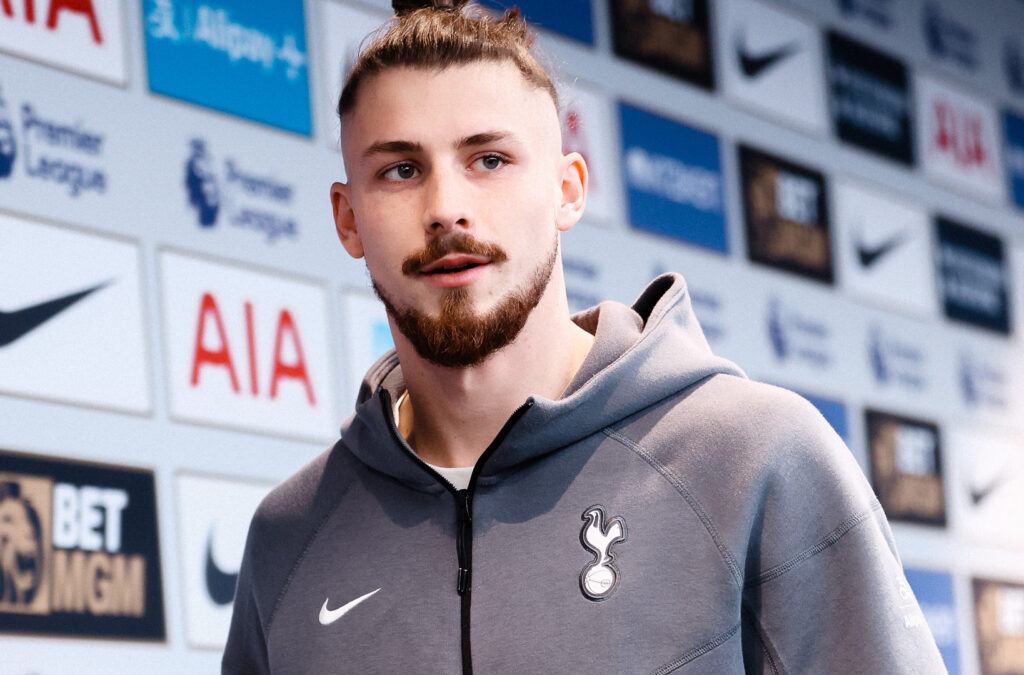 Oferta pe care o acceptă Radu Drăgușin: Pleacă de la Tottenham într-un alt campionat de top
