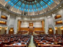 Camera Deputaților repară legea care risca să lase mii de consilieri fără mandate