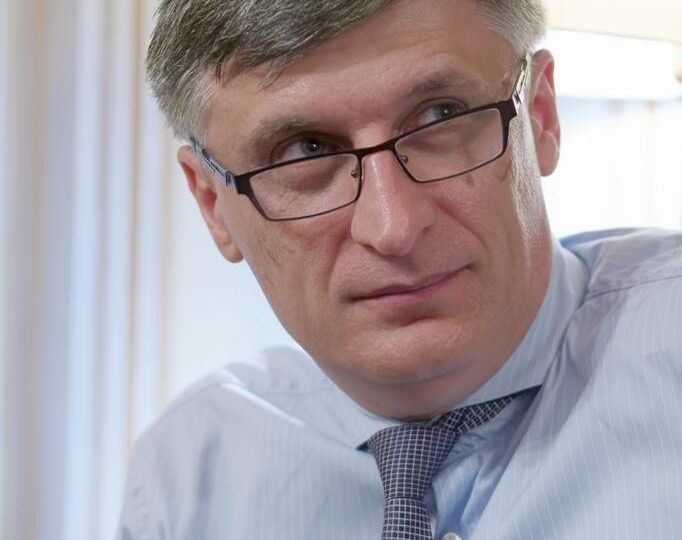 Percheziții la Cătălin Avramescu, într-un dosar de pornografie infantilă. Explicația fostului consilier prezidențial