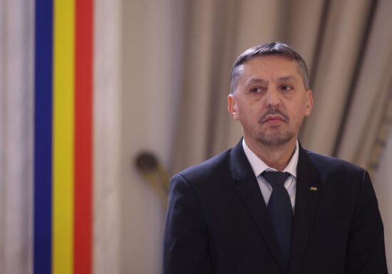 Ministrul David ar protesta și el, dacă ar fi student. Va tăia bursele de merit ca să le plătească pe cele sociale