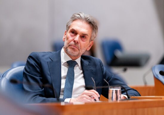 Ilie Bolojan și premierul olandez Dick Schoof vizitează trupele de la Câmpia Turzii