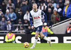 Radu Drăgușin, schimbat la pauză după o primă repriză din nou catastrofală. Tottenham pierde categoric