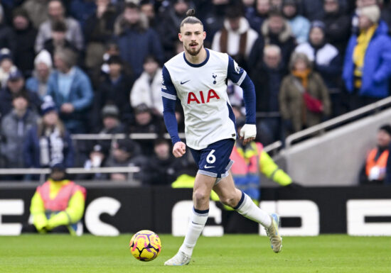 Se întețesc ofertele pentru Radu Drăgușin. Încă două echipe din Premier League stau la pândă