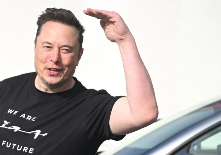 While Tesla is in free fall, Musk brings X back to a huge value