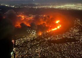 Stare de urgență în Los Angeles: Trei incendii devastatoare se extind și sunt zero șanse să fie oprite. Zeci de mii de evacuări, mașini date la o parte cu buldozerul (Foto & Video)