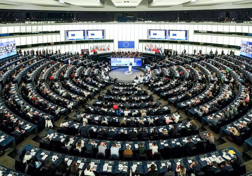 Parlamentul European a votat ridicarea imunității unui eurodeputat polonez, pentru negarea Holocaustului