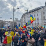 Protestul AUR: Zeci de mii de oameni au mărșăluit disciplinați de la guvern la Cotroceni și înapoi, cu George Simion în frunte