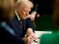 Trump schimbă regulile în armată, prin patru ordine semnate în avion: Transsexualii, interziși