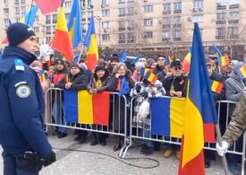 Reprezentanții PSD și PNL, huiduiți în Piața Unirii din Iași (Video)