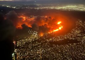 Imagini apocaliptice din Los Angeles: O zonă de lux a fost cuprinsă de flăcări. 30.000 de oameni fug din calea focului (Video)