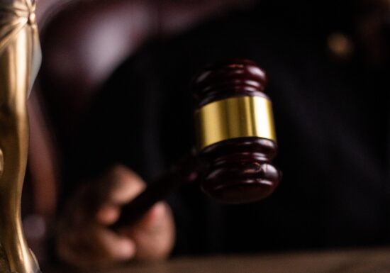 Un procuror din Iași a fost condamnat la opt ani de închisoare pentru violarea unei minore