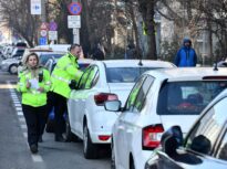 Ciucu inaugurează primele parcări cu plată, la stradă. Ce alți primari au mai făcut asta. Și ce s-a întâmplat cu strategia de parcare pentru București, promisă în 2020