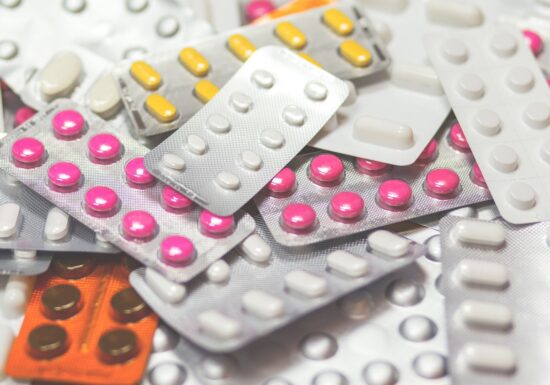 Producătorii avertizează că medicamentele generice ajung pe lista de compensare cu o întârziere de până la 2 ani