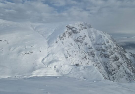 Turiștii sunt avertizați să evite zona montană înaltă