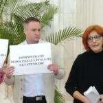 Protest la Camera Deputaților: „Reforma nu va fi reală, dacă nu vor începe cu ei. Primul exemplu e Bolojan, să-și reducă el cheltuielile!” (Video)