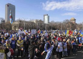 Protestul din Piața Victoriei a degenerat, după ce manifestanților li s-au alăturat susținătorii lui Călin Georgescu (Foto&Video)