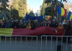 Proteste AUR: Câteva mii de oameni s-au adunat în mai multe orașe din țară. S-a scandat numele lui Călin Georgescu (Video)