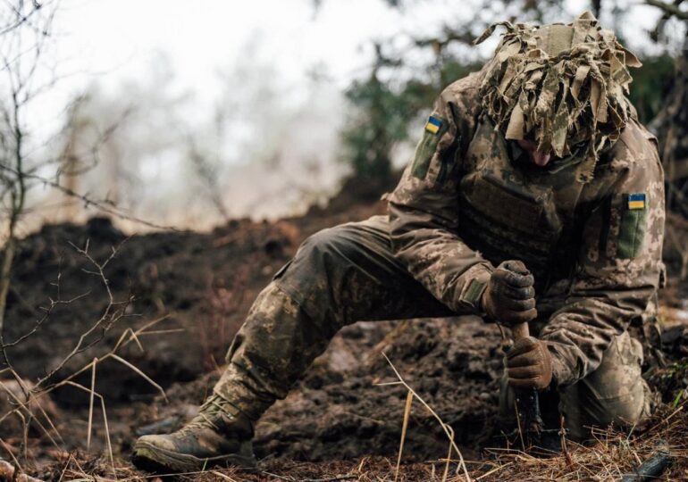 <span style="color:#990000;">Ziua 1061</span> Kievul a pierdut un punct strategic în Donețk. Rușii au bombardat cel mai vechi McDonald’s din Ucraina și pregătesc ceva pe front