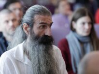 „Stegarul dac”, reținut pentru 24 de ore după ce a lovit un jandarm la Arestul Central