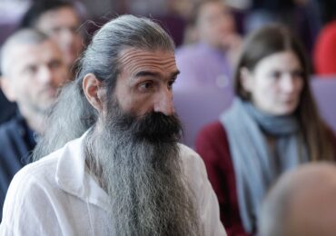 "Stegarul dac" a fost reținut 24 de ore după ce a lovit un jandarm la Arestul Central