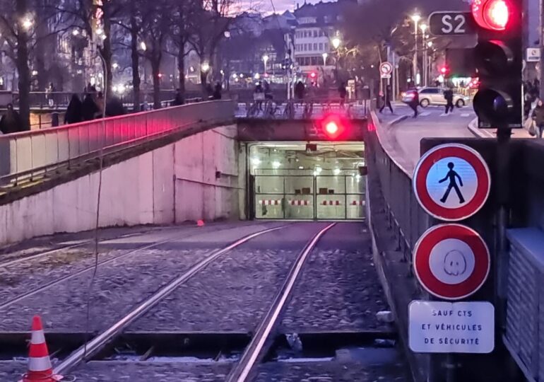 Două tramvaie s-au ciocnit la Strasbourg: Peste 50 de răniți (Video)