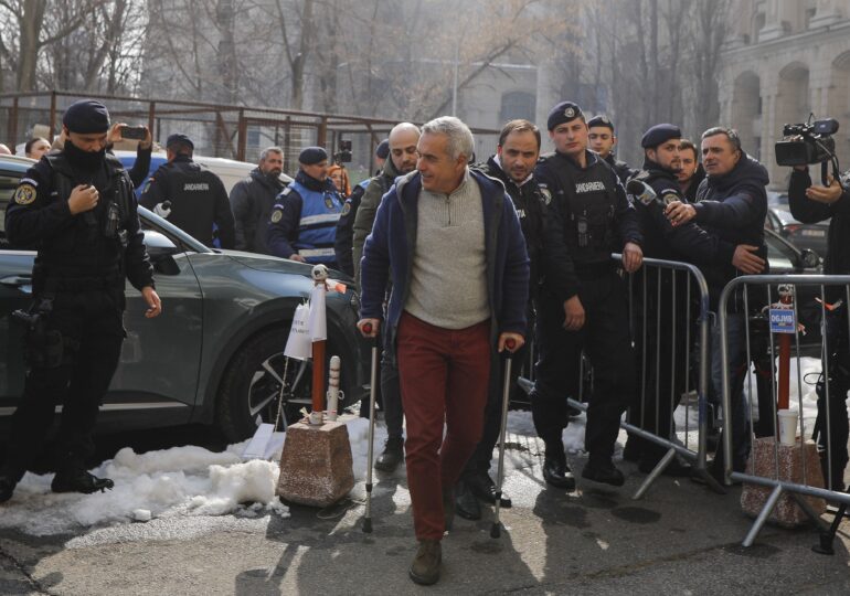 Călin Georgescu, taken by the police and brought to the Prosecutor's Office