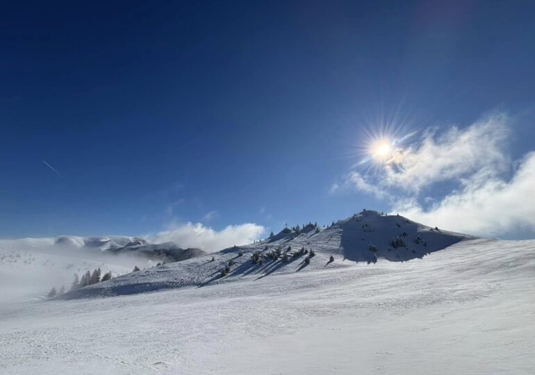 Pericol mare de avalanșe în munții Bucegi, Baiului și Ciucaș