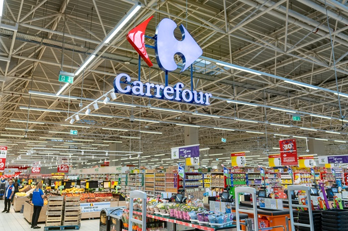 Carrefour România reduce prețurile la 1.500 de produse esențiale pentru clienți