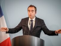 Noul premier al Franței și-a dat demisia după mai puțin de o lună și a stabilit 3 recorduri greu de egalat. Bursa o ia în jos, crește presiunea pe Macron