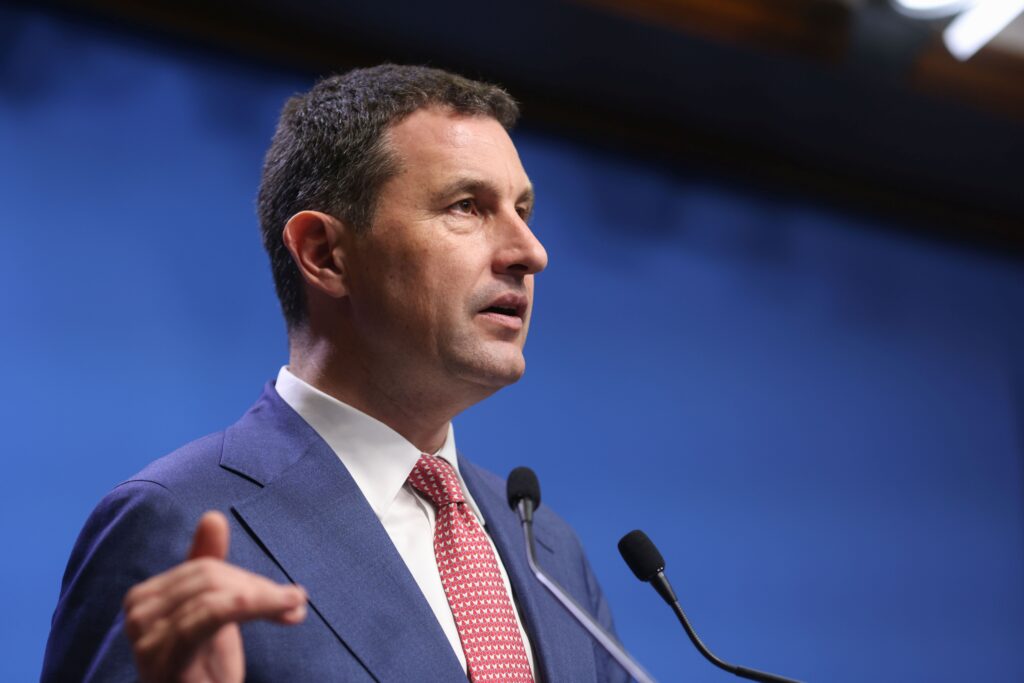 Plătim datorii, nu drumuri: România dă 51 de miliarde pe dobânzi, dublu față de infrastructură