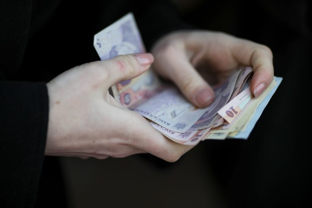 Banca Centrală Europeană: Stați calmi, dar păstrați bani cash! Ce sumă e recomandat să avem fiecare dintre noi acasă