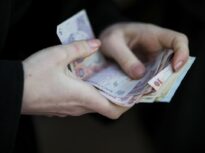 Salariul minim va fi actualizat anual în funcție de rata inflației și de productivitatea muncii