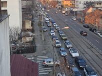 Cui pe cui se scoate? Deși trebuia să ajute, eliminarea unui semafor aproape a blocat traficul, pe o șosea din nordul Capitalei