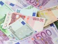 Euro trece și de 5,1. E a treia zi de record negativ