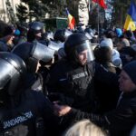 Patru dosare penale și amenzi de 6.000 de lei, în urma protestului violent al „suveraniștilor” în Piața Victoriei