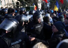 Patru dosare penale și amenzi de 6.000 de lei, în urma protestului violent al "suveraniștilor" în Piața Victoriei