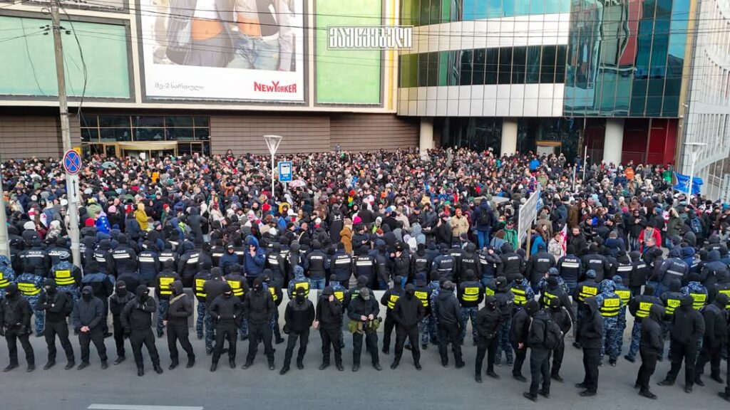 Investigație BBC: Autoritățile din Georgia ar fi folosit o substanță chimică din Primul Război Mondial pentru a dispersa protestatarii din Tbilisi